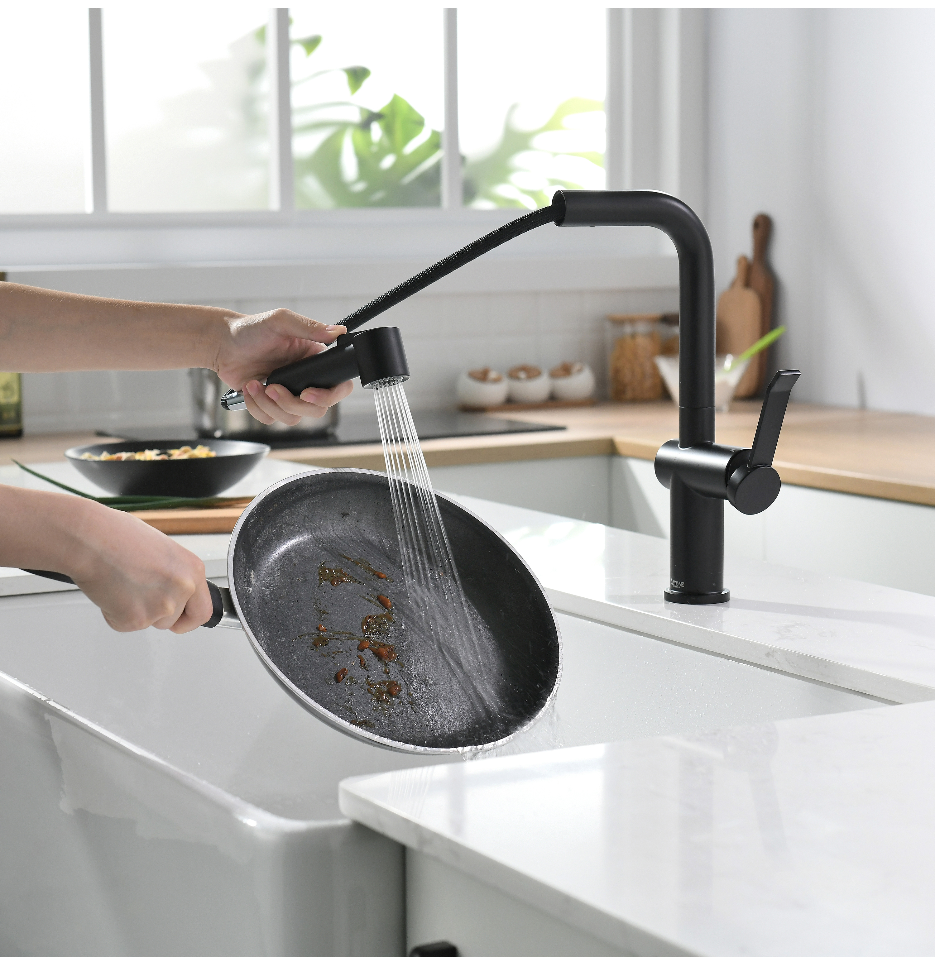 Matte Black New Design Single Hole Pull Out Kitchen Faucets