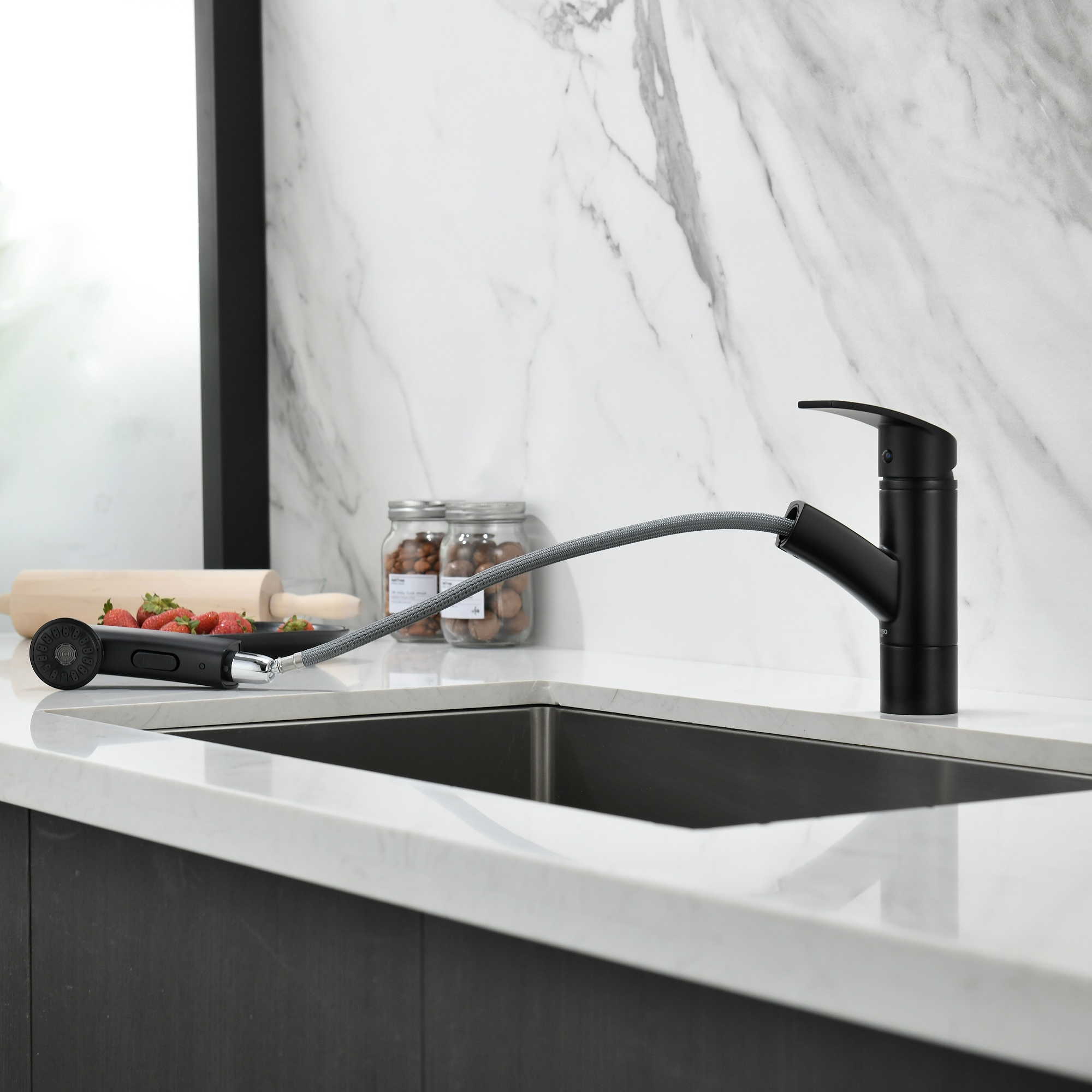 Contemporary Matte Black Single Handle Pull Out Kitchen Faucet