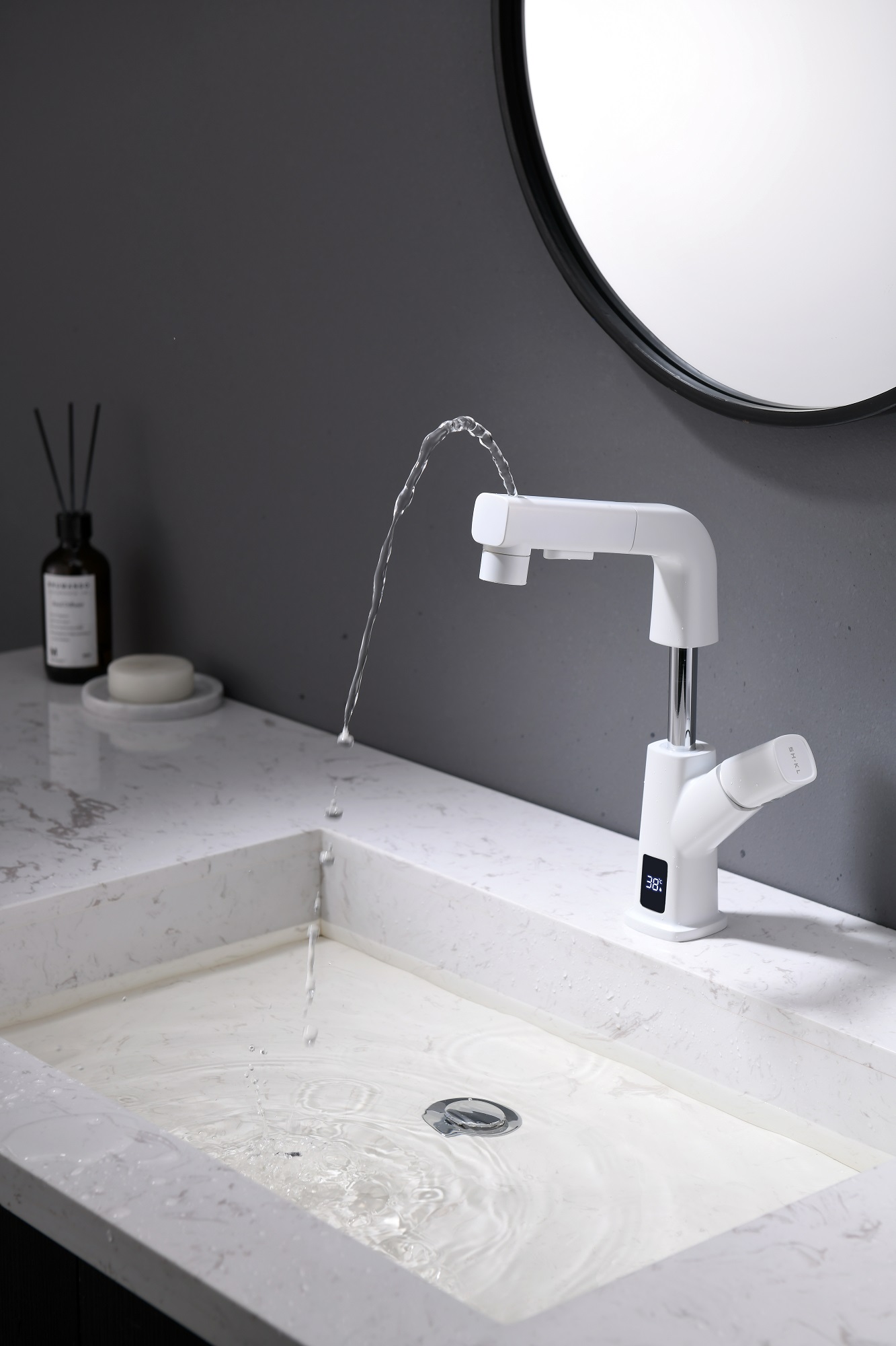 Temperature Display Matte White Basin Faucet Pull Out Bathroom Faucet