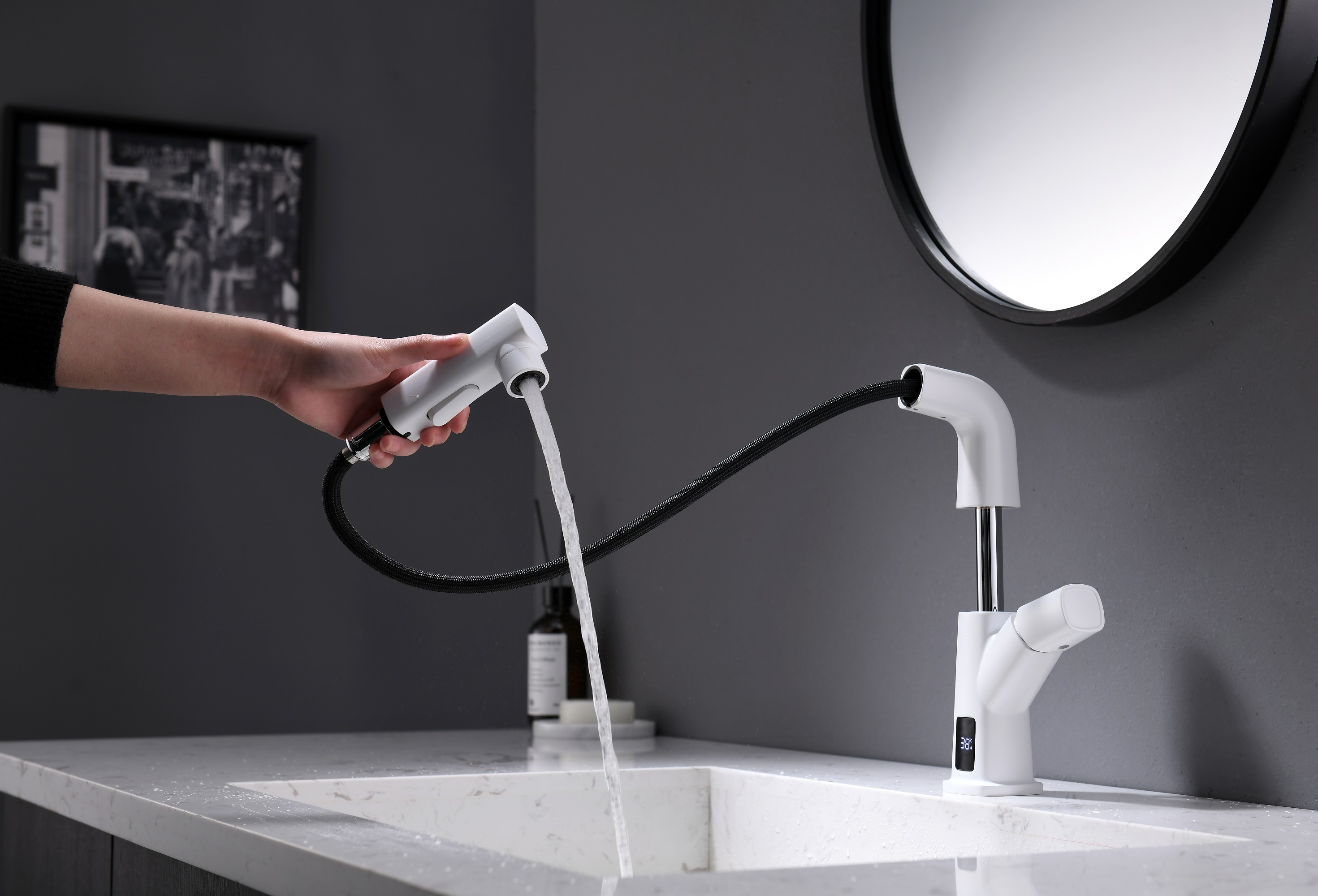 Temperature Display Chrome Basin Faucet Pull Out Bathroom Faucet