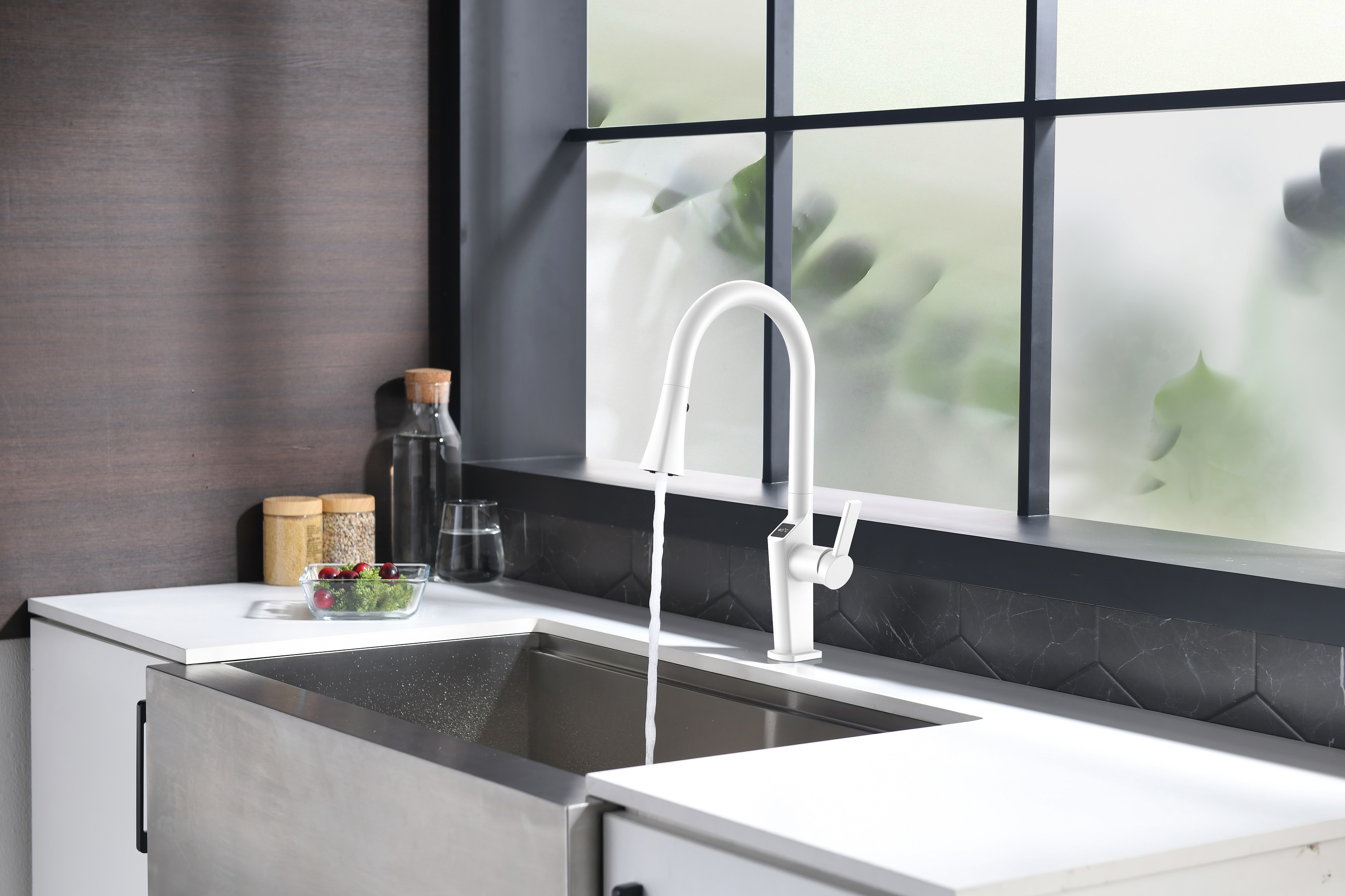 Temperature Display Pull Down Kitchen Faucet Matte White Kitchen Faucet with Brush